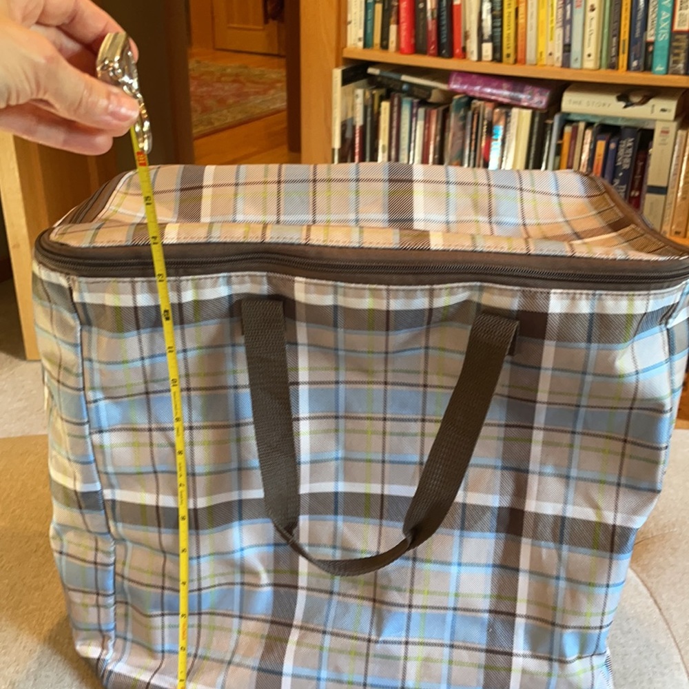 Thirty-one large waterproof lined tote. - Picture 3 of 8